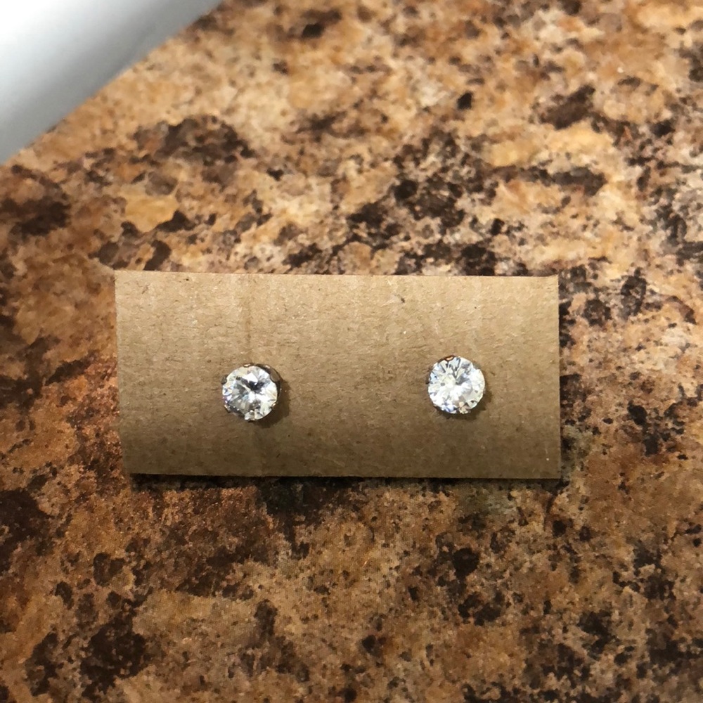 3/$10 💜 Earrings